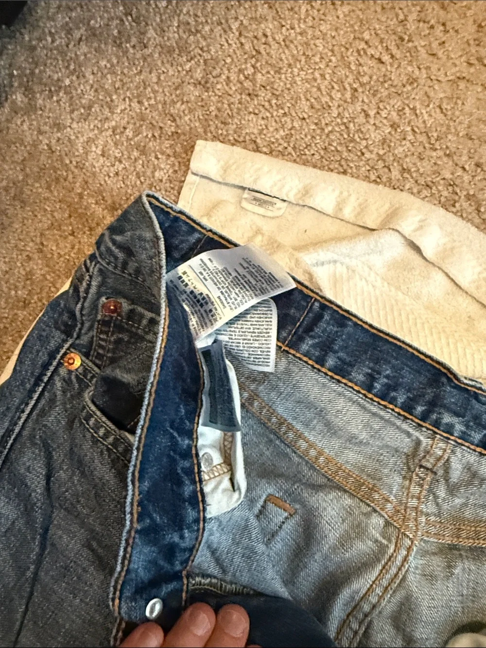 Levi's Men's Straight Leg Jeans in Medium Blue Denim - Picture 3 of 4